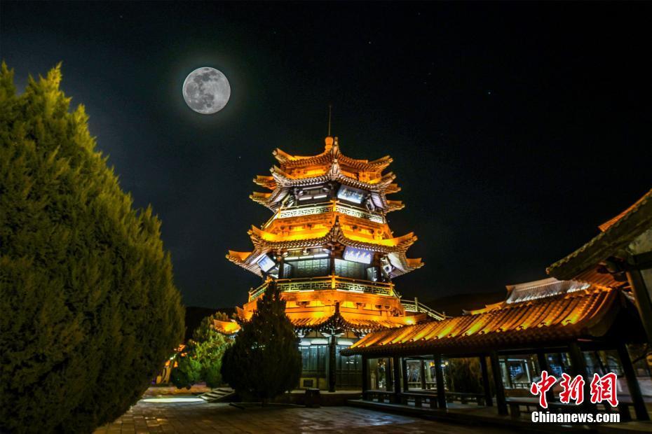 Galeria: Dunhuang iluminada pela lua cheia