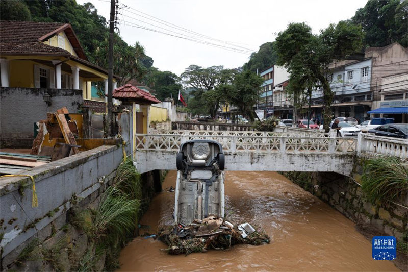 Brasil: sobe para 176 o número de vítimas de deslizamentos e inunda??es no Rio de Janeiro