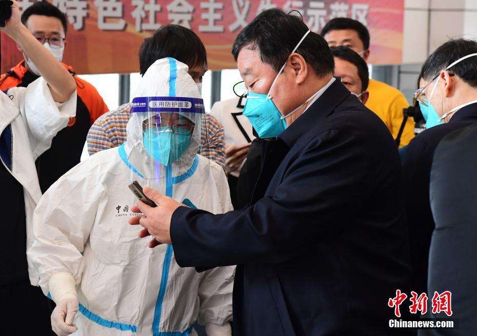 Equipe de especialistas do governo central chega a Hong Kong para ajudar no combate contra a Covid-19