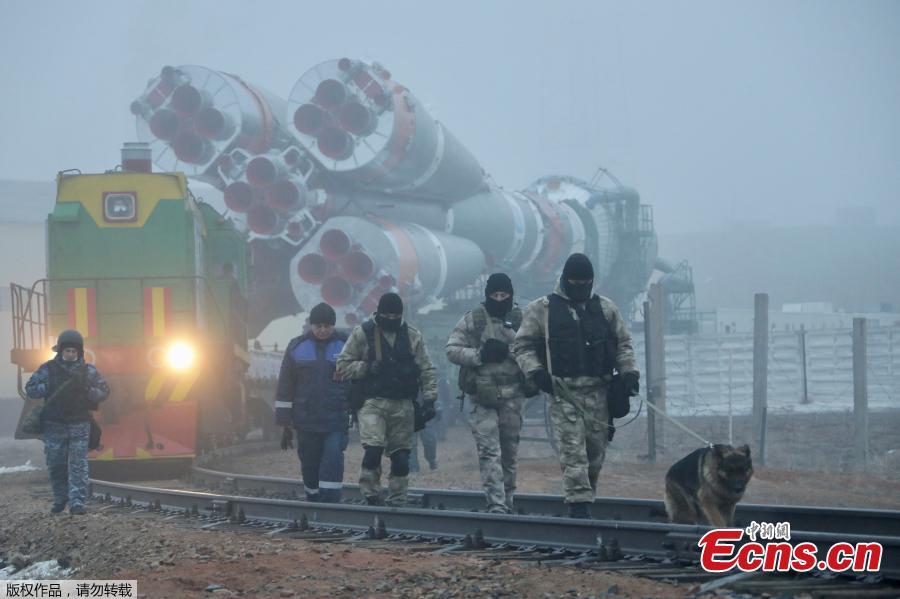 Foguete com satélites da empresa britanica OneWeb transportados para a plataforma de lan?amento em Baikonur