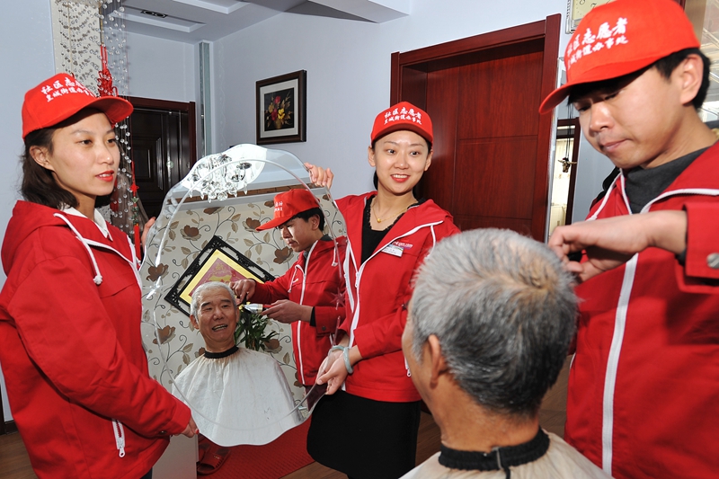 Chineses celebram o festival tradicional Longtaitou