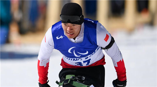 Liu Zixu conquista primeira medalha de ouro da China no biatlo nos Jogos Paralímpicos de Beijing 2022