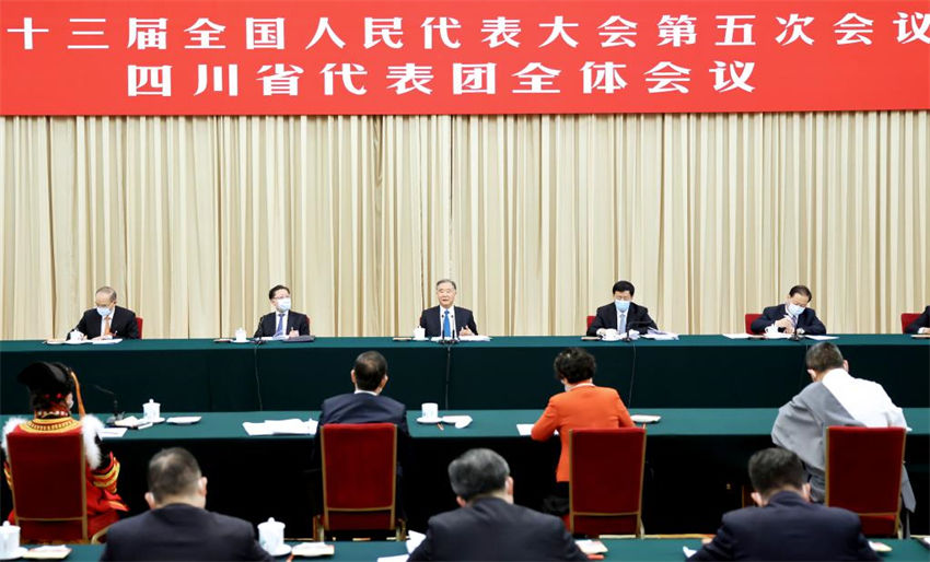 Líderes chineses participam de delibera??es em sess?o legislativa anual