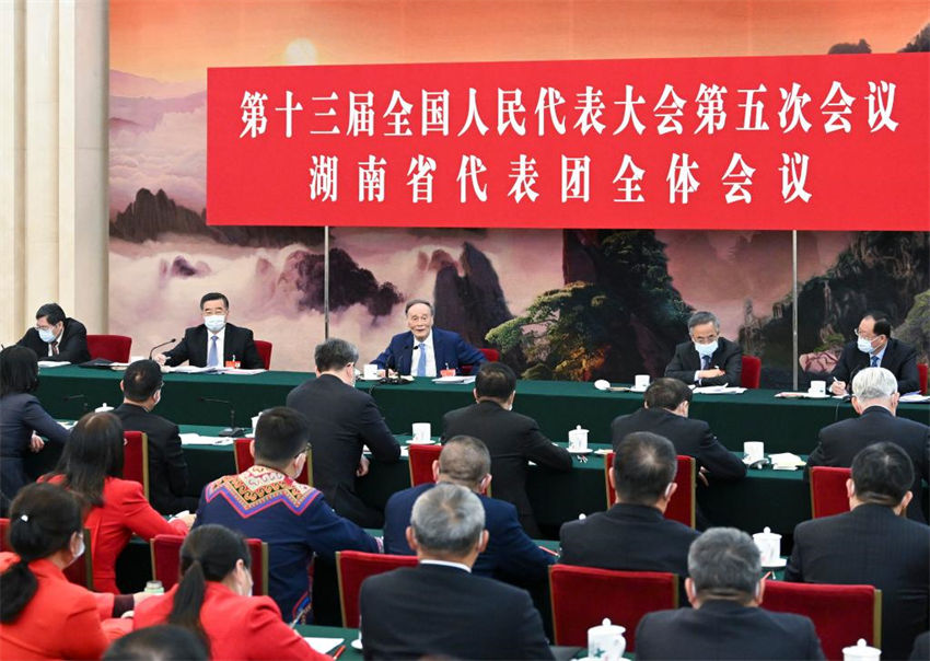 Líderes chineses participam de delibera??es em sess?o legislativa anual