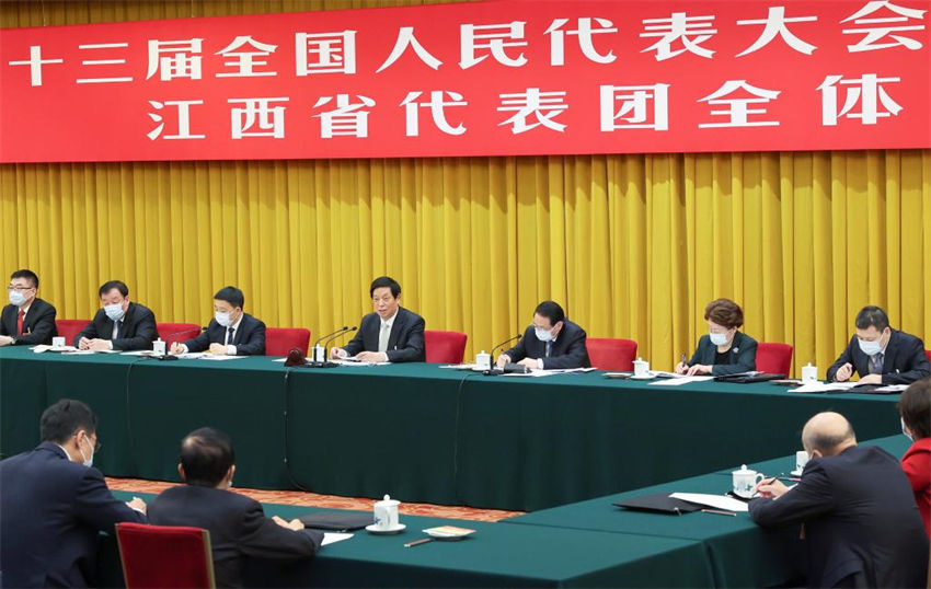 Líderes chineses participam de delibera??es em sess?o legislativa anual