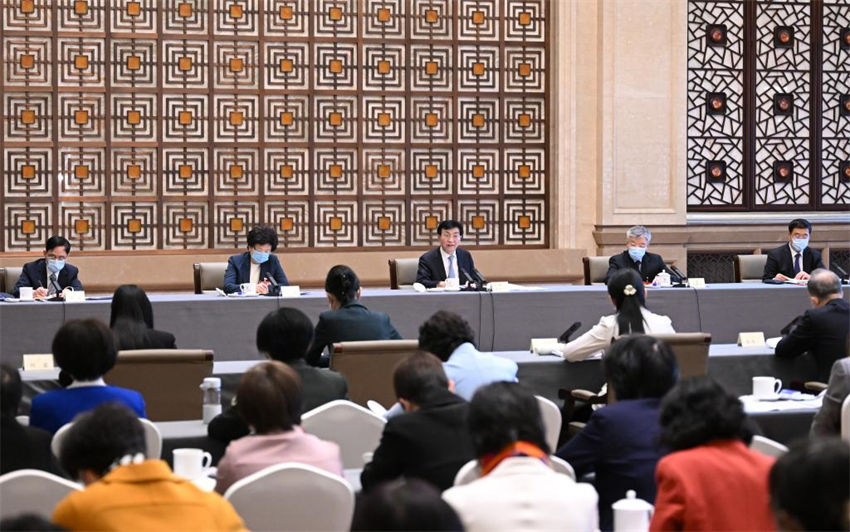 Líderes chineses participam de discuss?es com conselheiros políticos