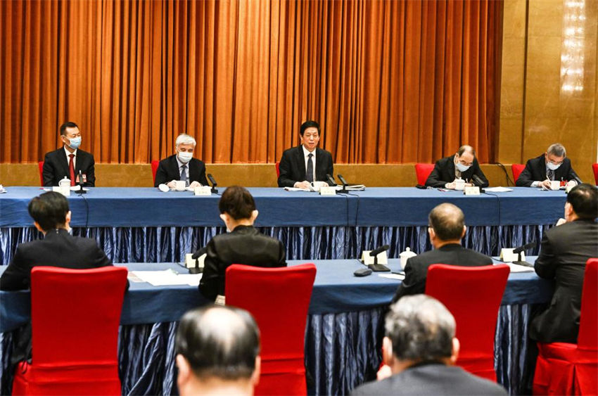 Líderes chineses participam de discuss?es com conselheiros políticos