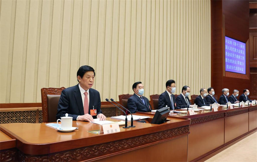 Presidium da sess?o legislativa anual da China realiza 2a reuni?o