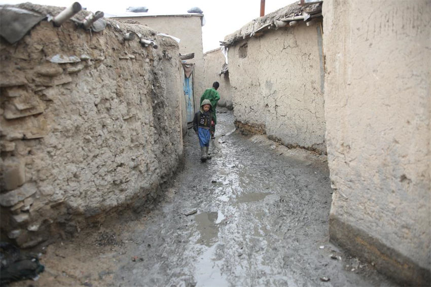 Afeganist?o recebe 32 milh?es de dólares para ajuda humanitária em dinheiro