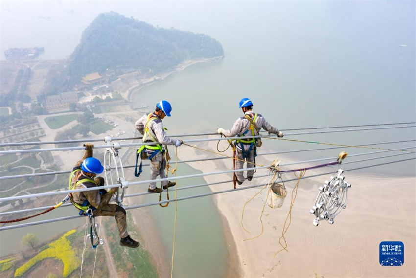 China: projeto de transmiss?o de energia de UHV Baihetan-Jiangsu termina conex?o