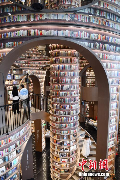 Galeria: Livraria Zhongshuge atrai visitantes com seu design exclusivo