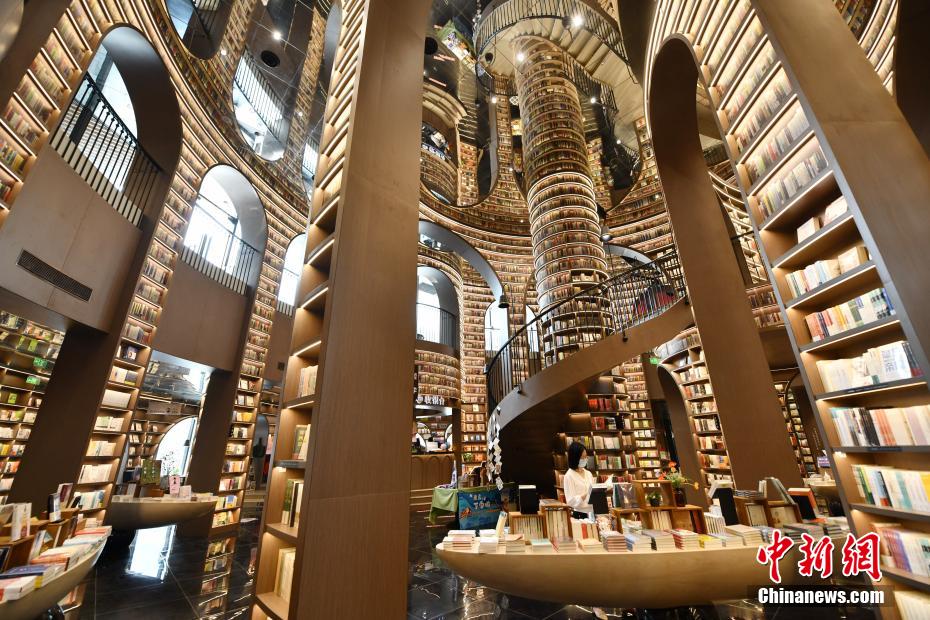 Galeria: Livraria Zhongshuge atrai visitantes com seu design exclusivo