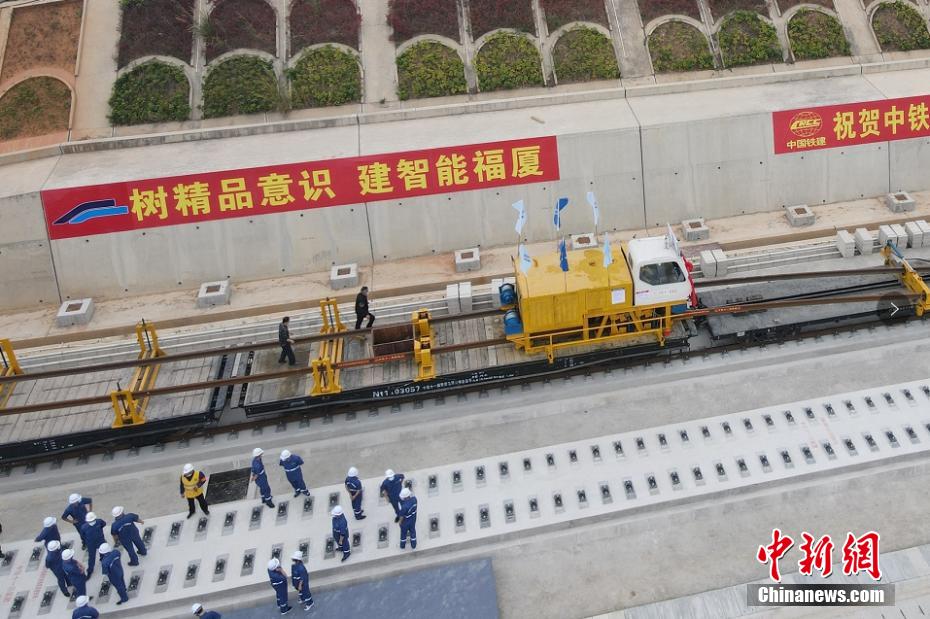 China: instala??o de trilhos da primeira ferrovia de alta velocidade de travessia marítima é iniciada