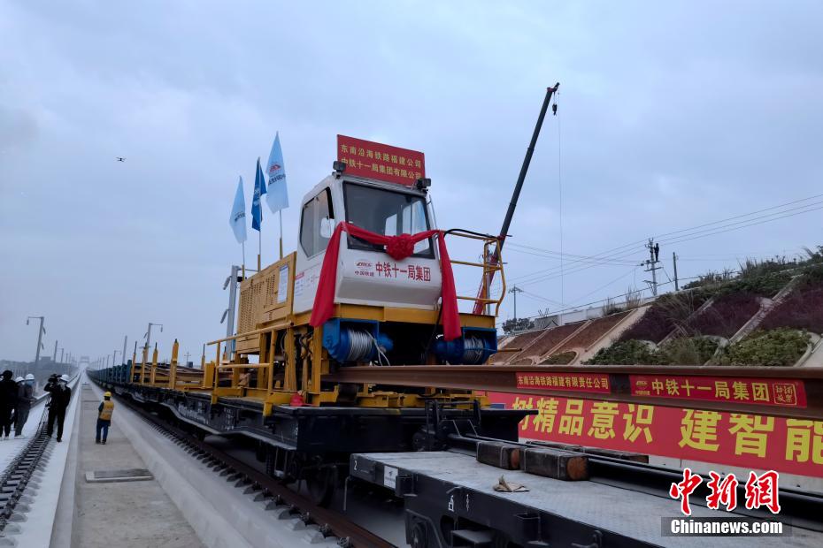 China: instala??o de trilhos da primeira ferrovia de alta velocidade de travessia marítima é iniciada