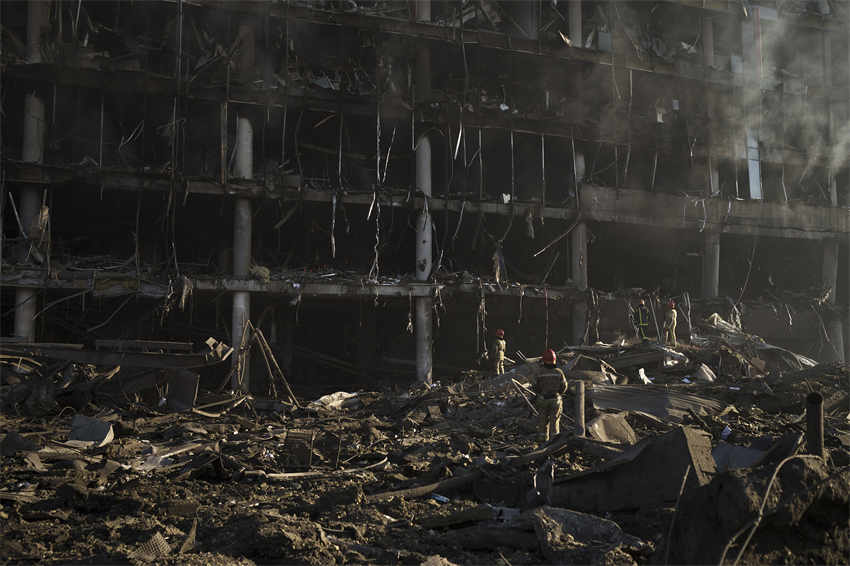 Ucrania: 8 pessoas morrem em ataque a um shopping center de Kiev