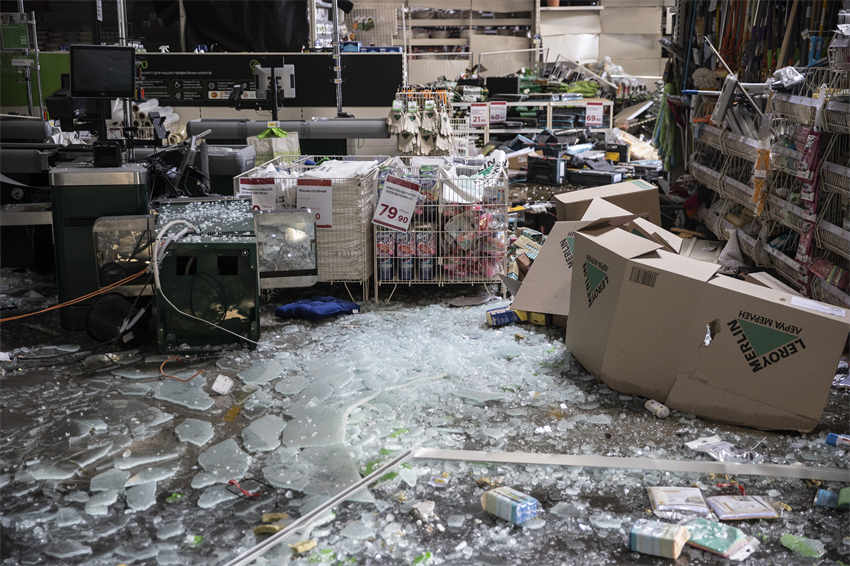 Ucrania: 8 pessoas morrem em ataque a um shopping center de Kiev