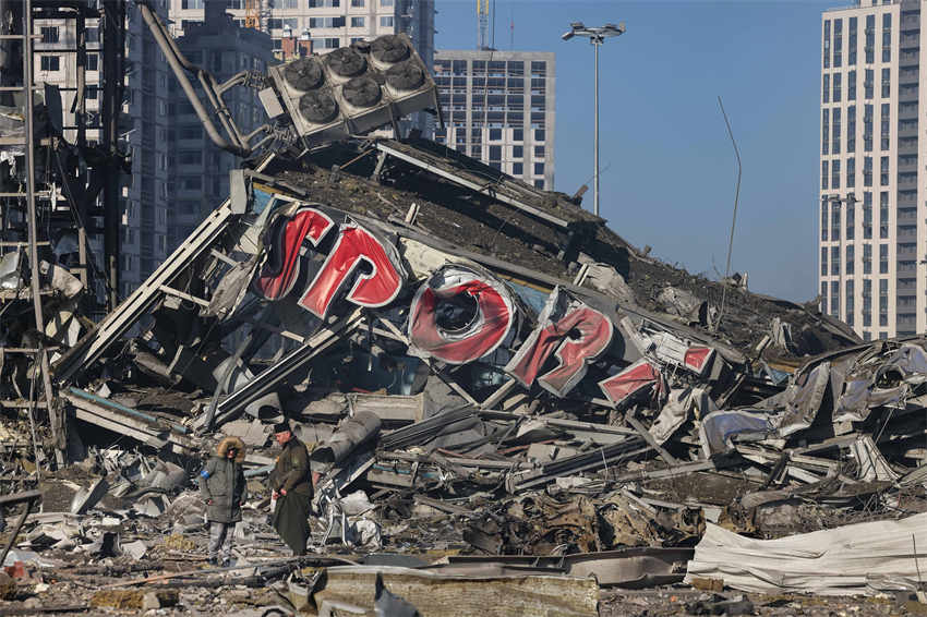 Ucrania: 8 pessoas morrem em ataque a um shopping center de Kiev