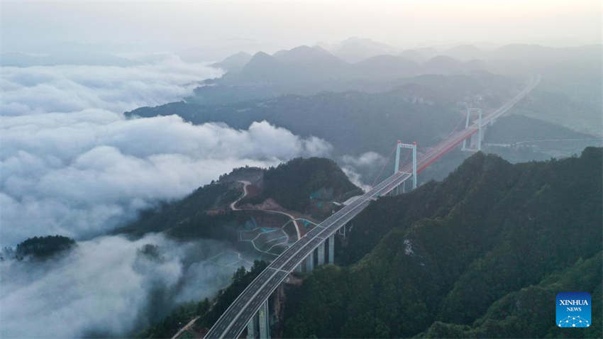 Constru??o da linha principal da rodovia Guiyang-Huangping entra na fase final
