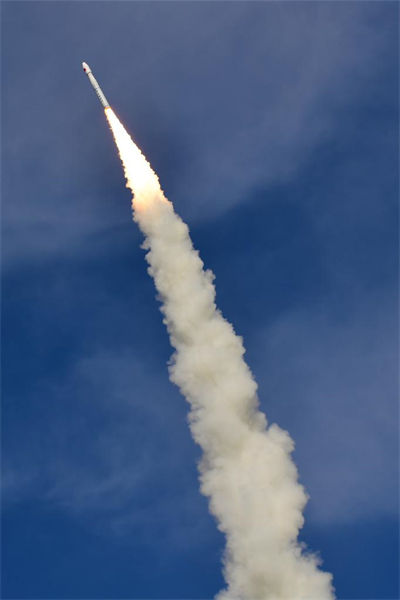 China lan?a com sucesso três satélites Tianping-2