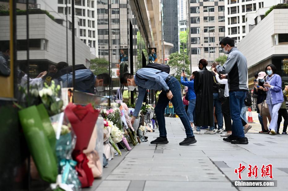 Homenagem a Leslie Cheung no 19o aniversário da sua morte