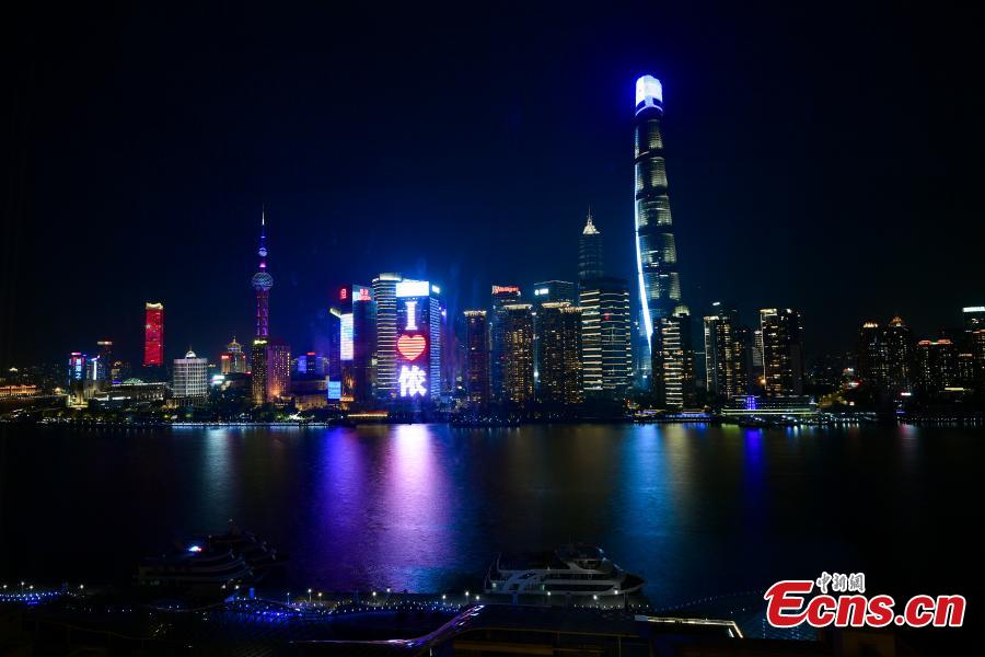 Shanghai realiza show de luzes para apoiar esfor?os antiepidêmicos