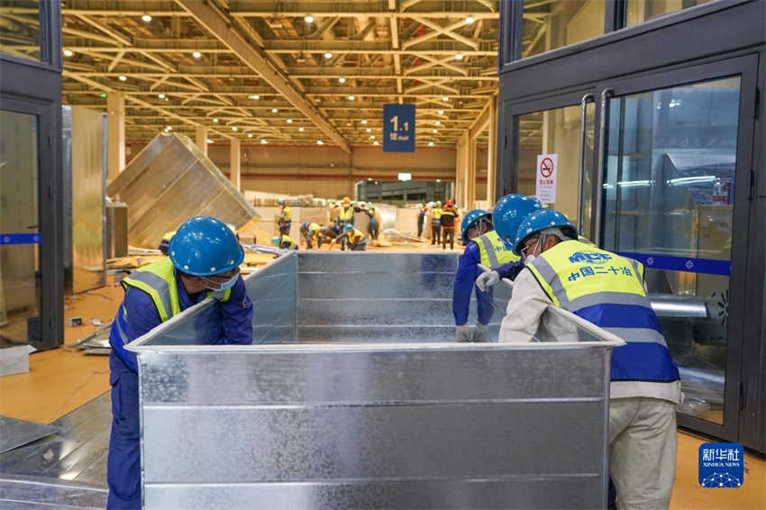Galeria: hospital de campanha do Centro Nacional de Exposi??es de Shanghai durante a madrugada