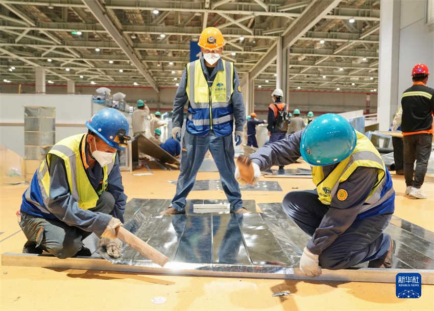 Galeria: hospital de campanha do Centro Nacional de Exposi??es de Shanghai durante a madrugada