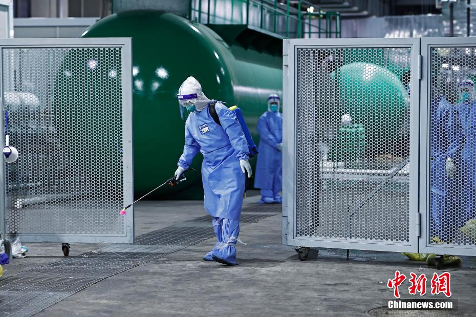 Primeiros 322 pacientes recebem alta do hospital de campanha do Centro Nacional de Exposi??es de Shanghai