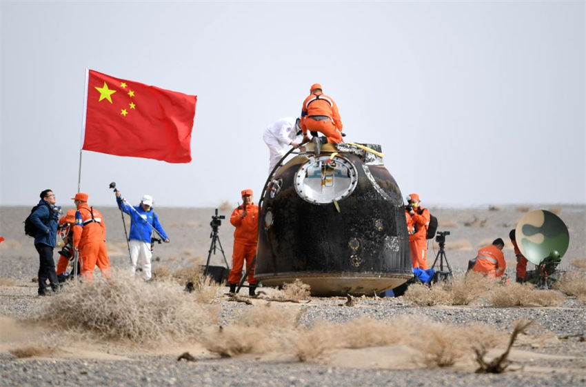 Astronautas da Shenzhou-13 pousam em seguran?a