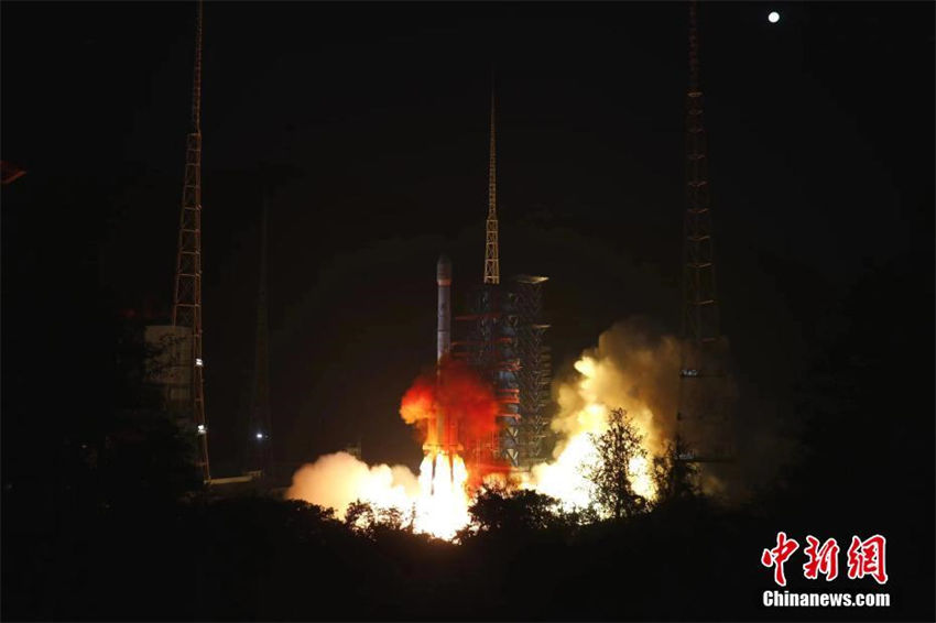 China lan?a satélite Zhongxing-6D