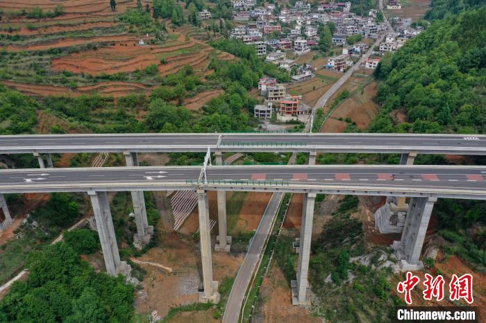 Guizhou: via expressa Hezhang-Liupanshui está aberta ao tráfego