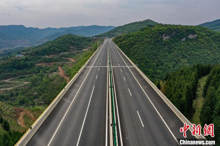 Guizhou: via expressa Hezhang-Liupanshui está aberta ao tráfego