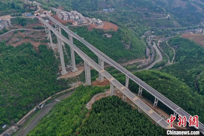 Guizhou: via expressa Hezhang-Liupanshui está aberta ao tráfego