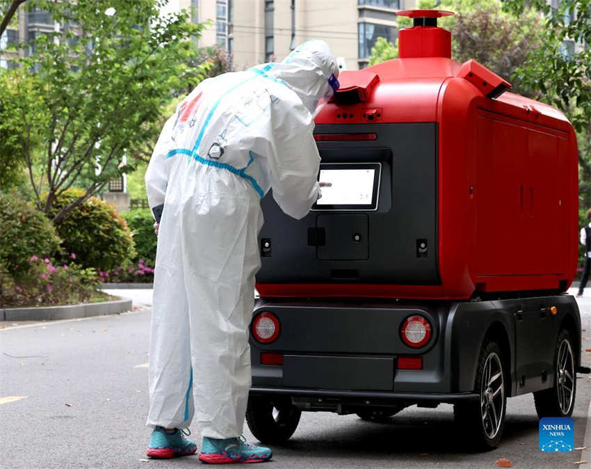 Shanghai usa veículos de entrega n?o tripulados para distribuir suprimentos aos moradores