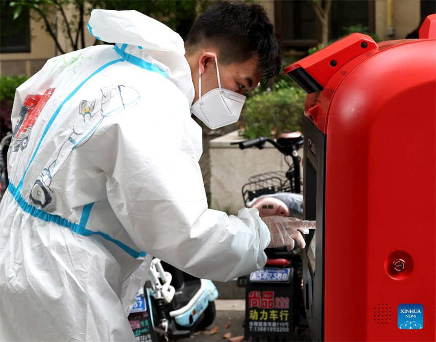 Shanghai usa veículos de entrega n?o tripulados para distribuir suprimentos aos moradores