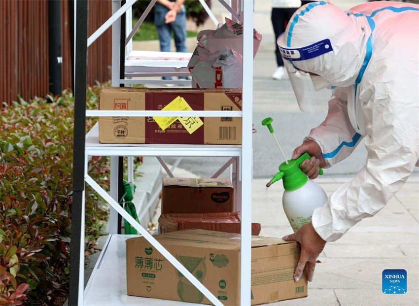 Shanghai usa veículos de entrega n?o tripulados para distribuir suprimentos aos moradores