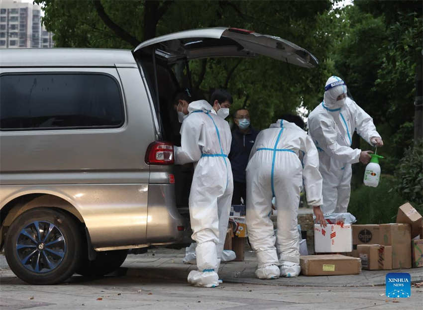 Shanghai usa veículos de entrega n?o tripulados para distribuir suprimentos aos moradores