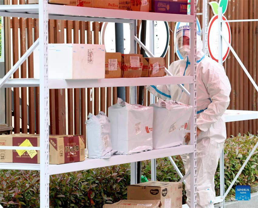 Shanghai usa veículos de entrega n?o tripulados para distribuir suprimentos aos moradores