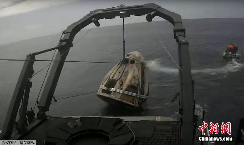 Primeira miss?o privada à Esta??o Espacial Internacional retorna à Terra