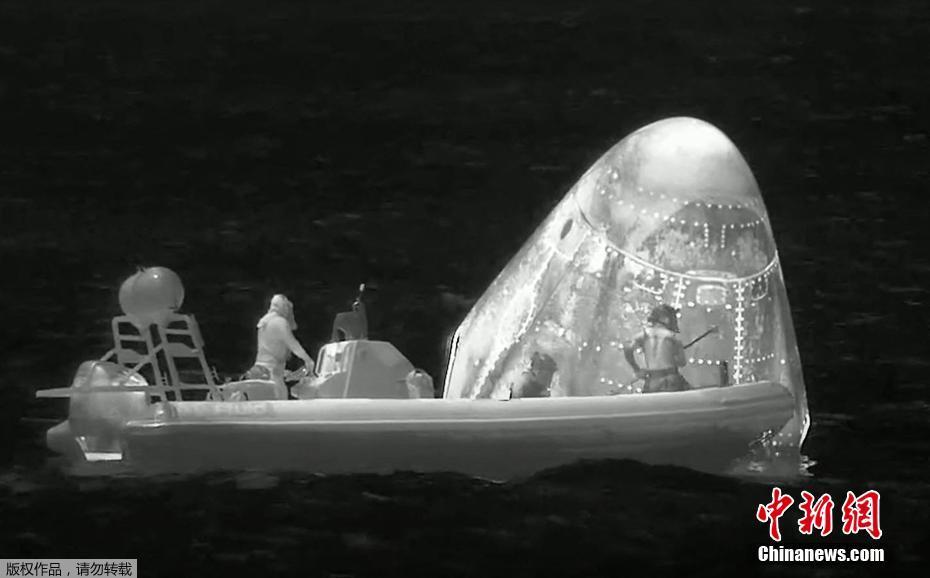 Primeira miss?o privada à Esta??o Espacial Internacional retorna à Terra