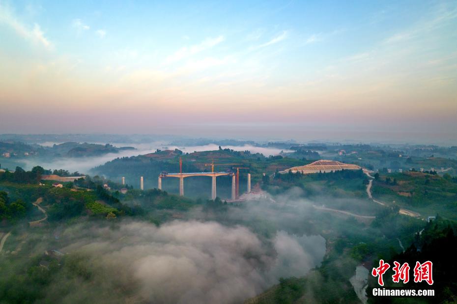 Sichuan: primeira ponte ferroviária de alta velocidade Chengdu-Zigong é unida com sucesso