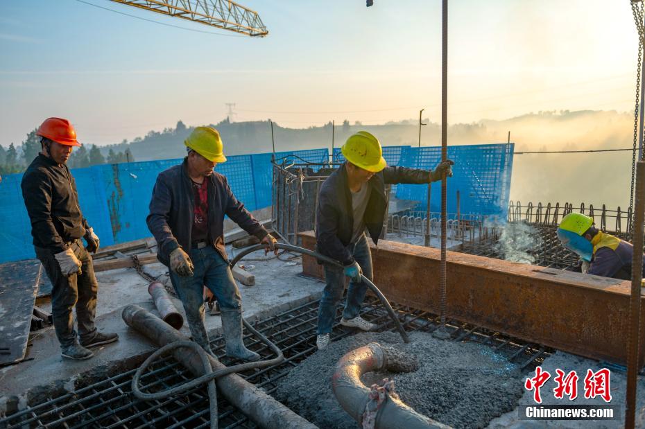 Sichuan: primeira ponte ferroviária de alta velocidade Chengdu-Zigong é unida com sucesso