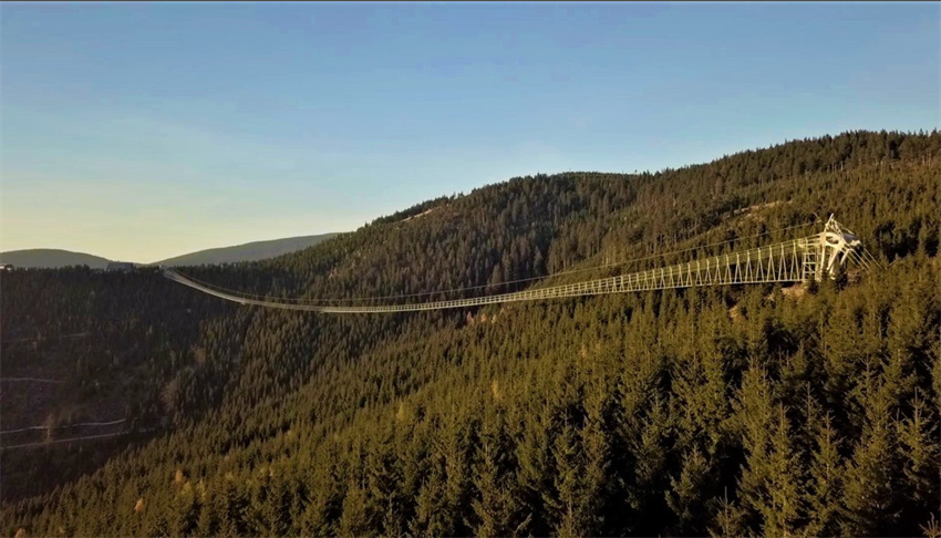 República Tcheca: mais longa ponte suspensa do mundo é concluída com 721m de comprimento