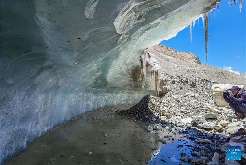 Pesquisa glacial é realizada no Monte Qomolangma