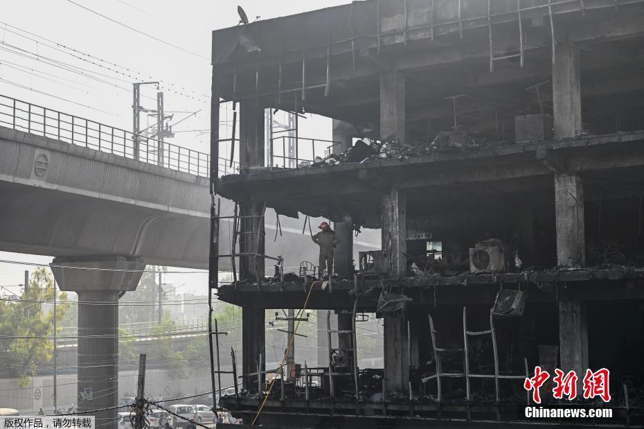 índia: sobe para 27 o número de mortes em incêndio em prédio na capital indiana