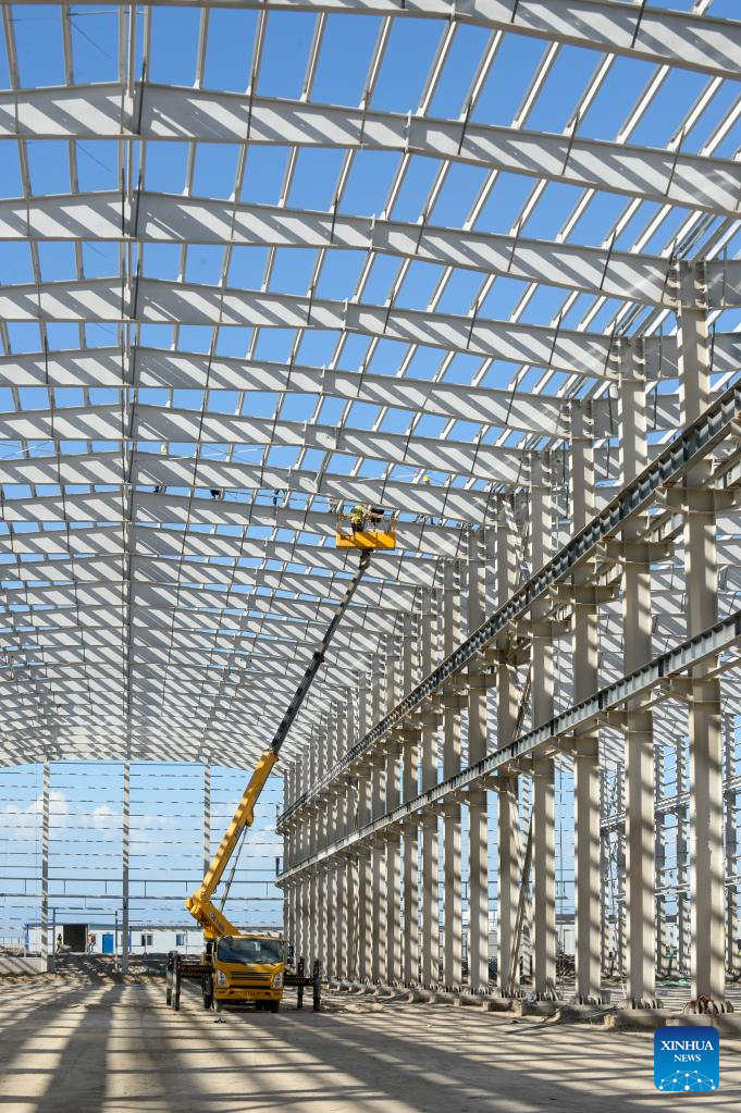 Projetos de infraestrutura s?o construídos na zona piloto chave de Tacheng, Xinjiang