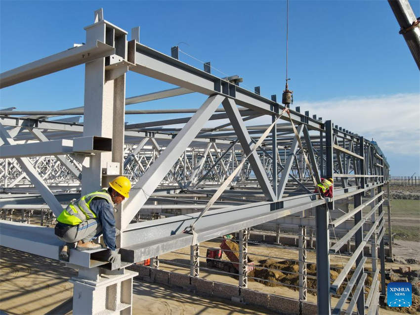 Projetos de infraestrutura s?o construídos na zona piloto chave de Tacheng, Xinjiang