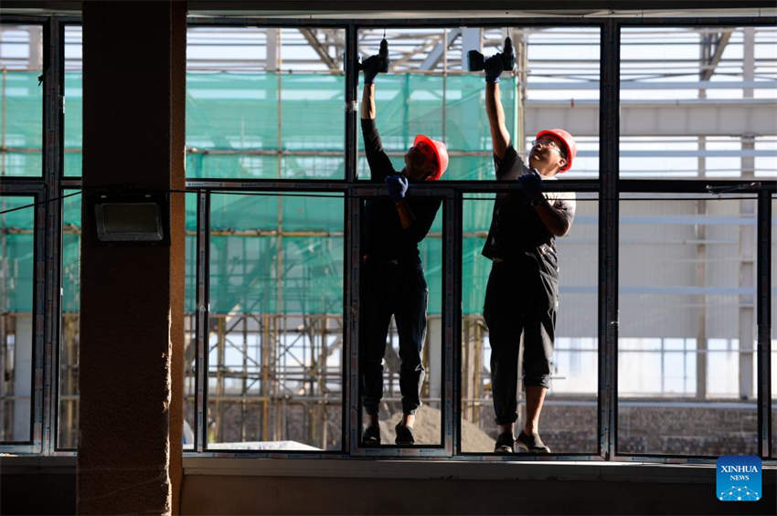 Projetos de infraestrutura s?o construídos na zona piloto chave de Tacheng, Xinjiang