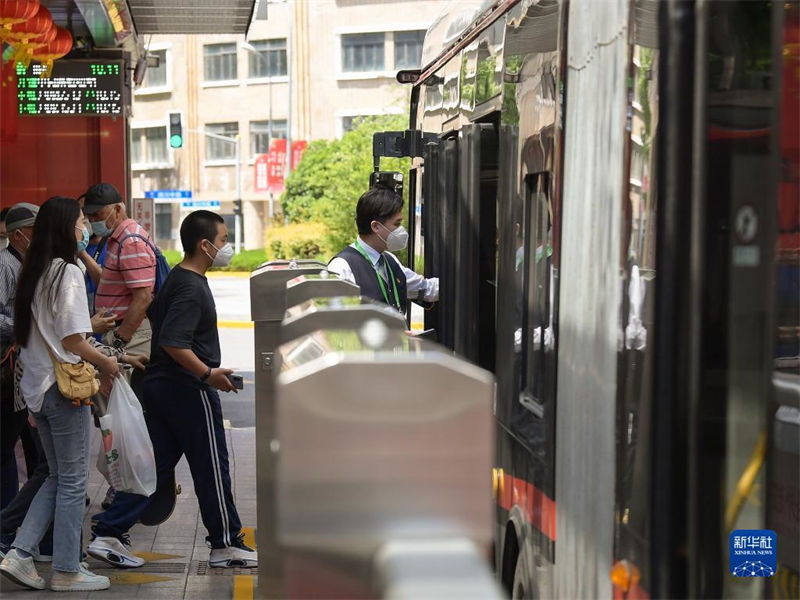 Shanghai retoma circula??o dos transportes públicos
