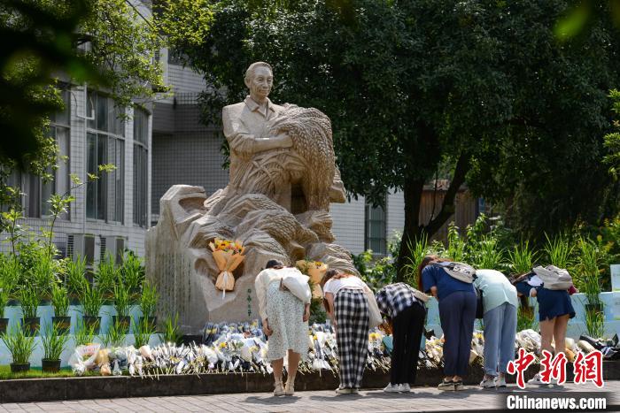 Alma mater de Yuan Longping realiza cerim?nia em sua homenagem no primeiro aniversário após sua morte